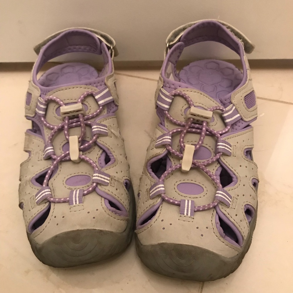 Khombu girl water shoes size 3